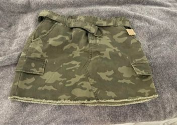 Juniors camo skirt size 11 brand new