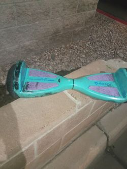 Razor Hoverboard Self-Balancing Scooter///NO CHARGER BUT HAS A CHARGE STILL TO TEST