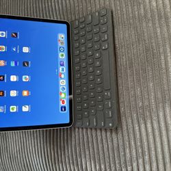 iPad Pro 11 3er Generación  Con Teclado Apple 