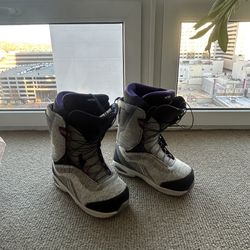 Women's Nitro Snowboard Boots Size 9
