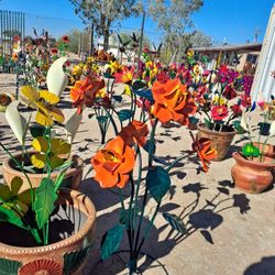 Metal Yard Art, Wind Spinners & POTTERY 🌺🌻🌵