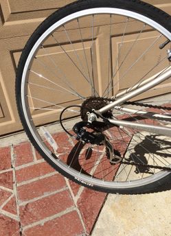 Schwinn clear creek tire size sale