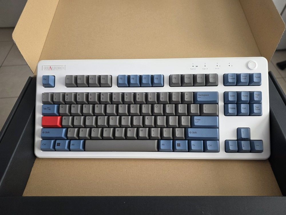 Realforce R3 Keyboard - 30G Key Weight, Bluetooth