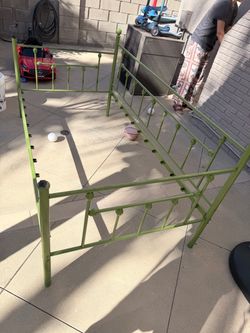 Twin size daybed frame