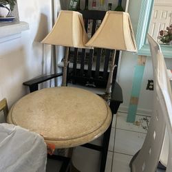 Table And Lamp Set $55 🎈🎁🚚