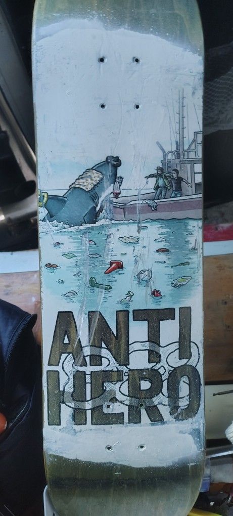 Skateboard Deck( Anti Hero )