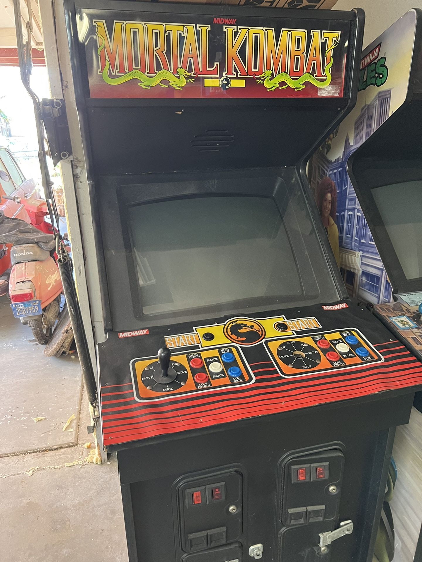 Konami 4 Player cabinet / Mortal Kombat Arcade 