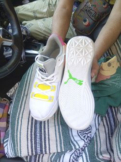 Puma White Low-Top Sneakers. BRAND NEW! Size 9.