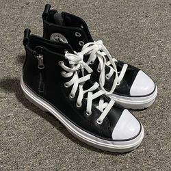 Woman’s Black And White Converse Size 5 