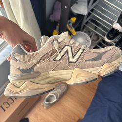 New Balance 9060 SIZE US 11 MENS