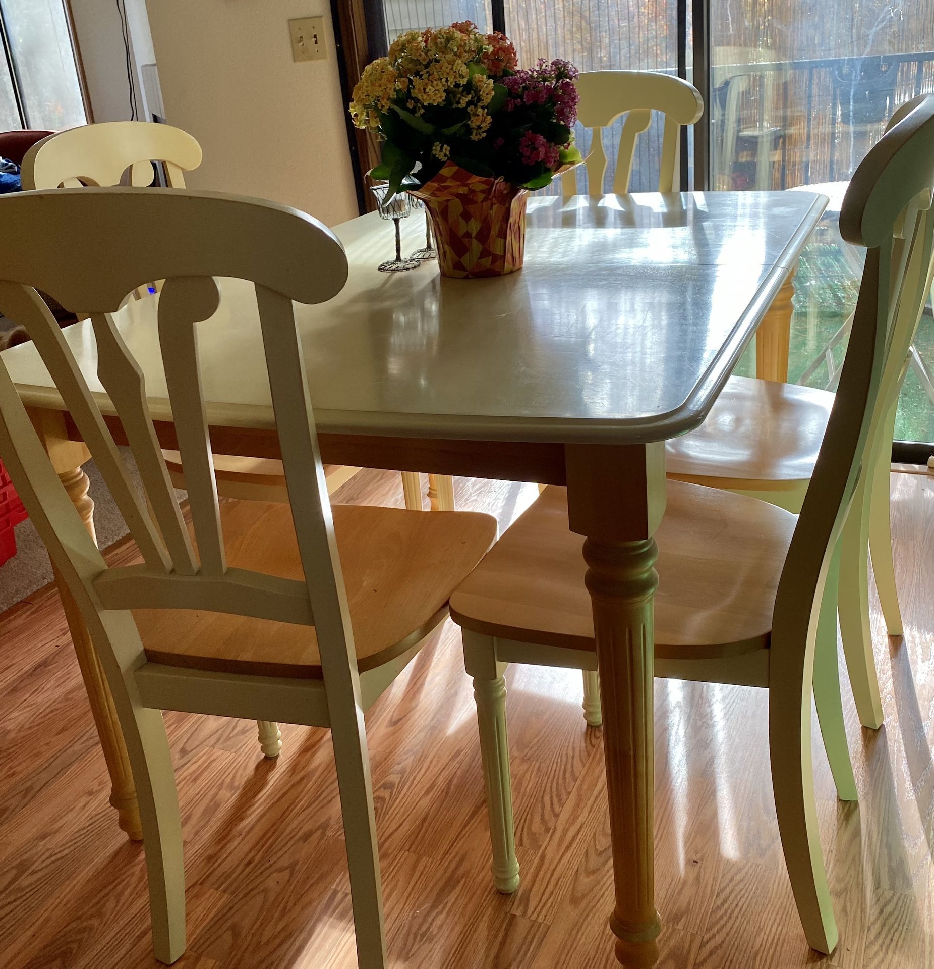 Thomasville DINEC solid wood table with extender