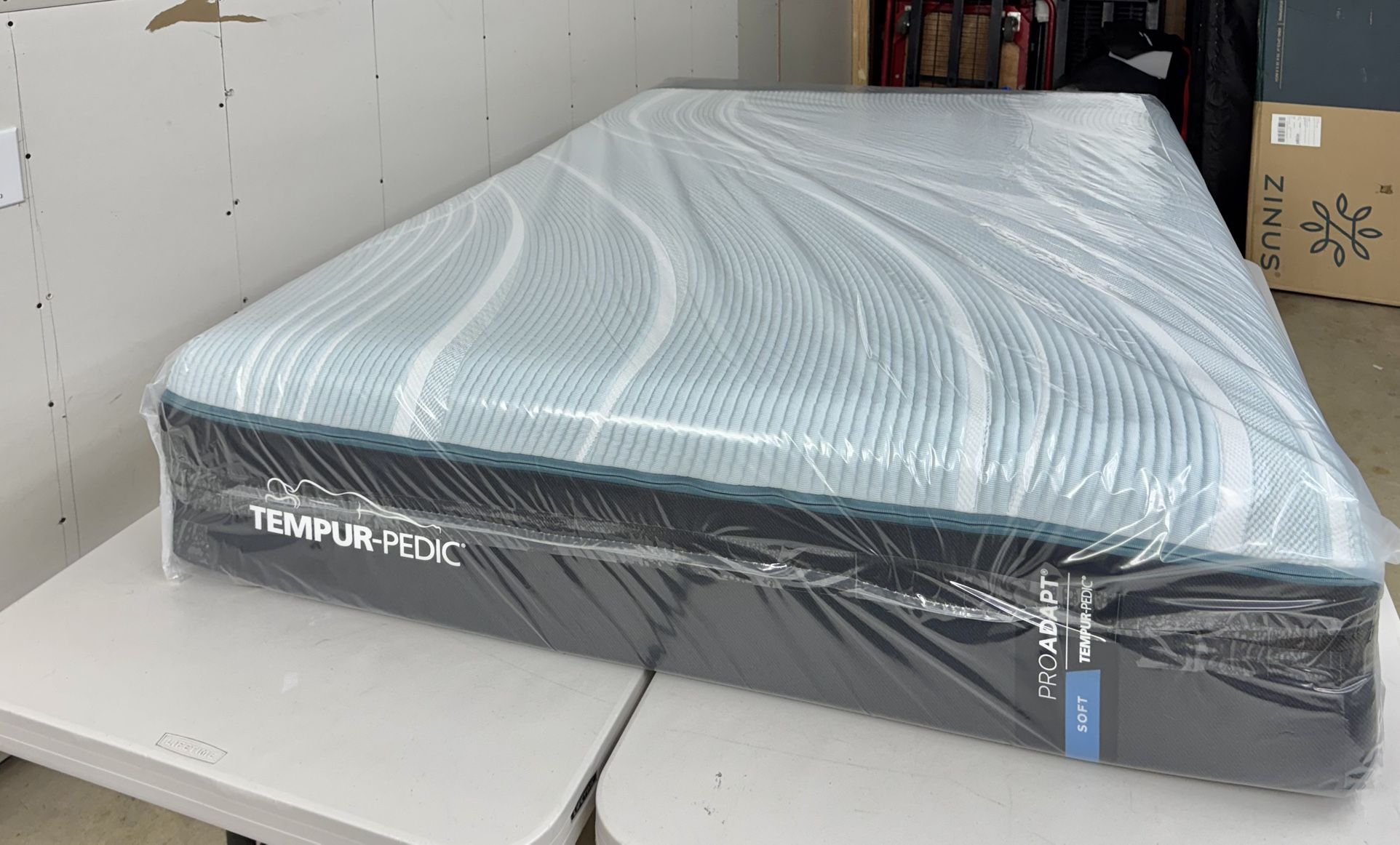 FULL 2025 TEMPURPEDIC pro-ADAPT soft RETAIL price $3,049 (mattress only) extra charge delivery depending the distance Never slept on/// this mattr