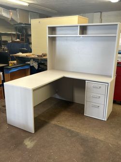 5 by 5 office desk with hutch and draws