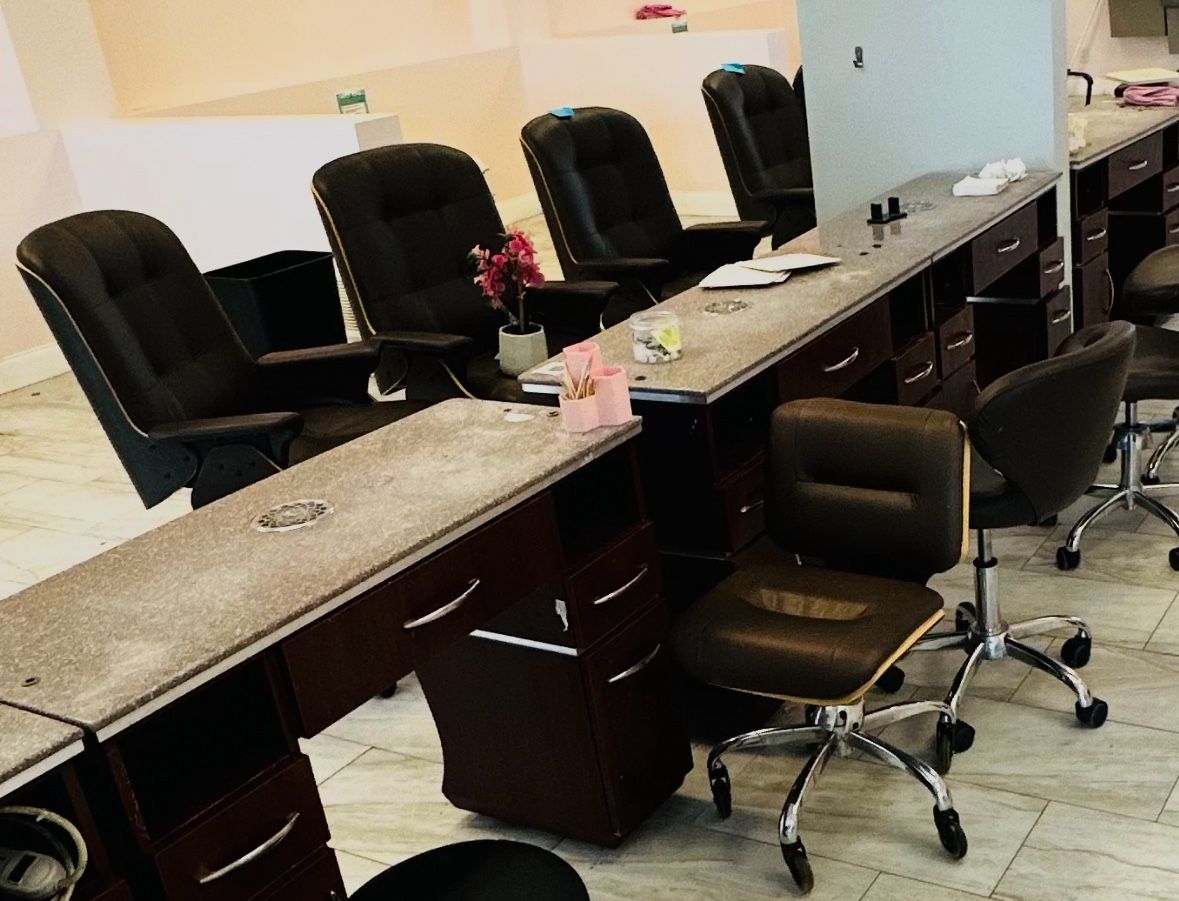 Nail Table