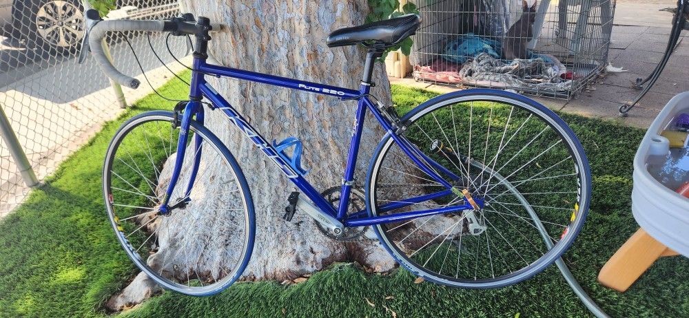 kHS Flite 220 Road Bike