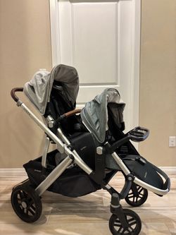 Uppababy Vista V2 stroller + attachments