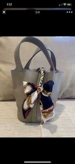 Lady's leather handbag,no logo