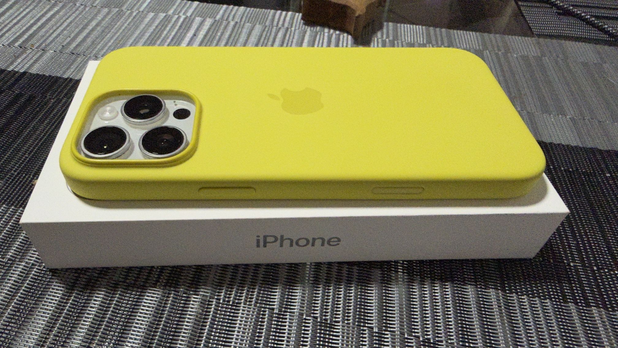 Apple iPhone 16 Pro Max β 1TB β White Titanium β Mint Condition (10/10)