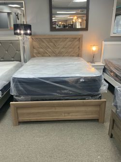 Queen size bed with Hybrid Mattress Set