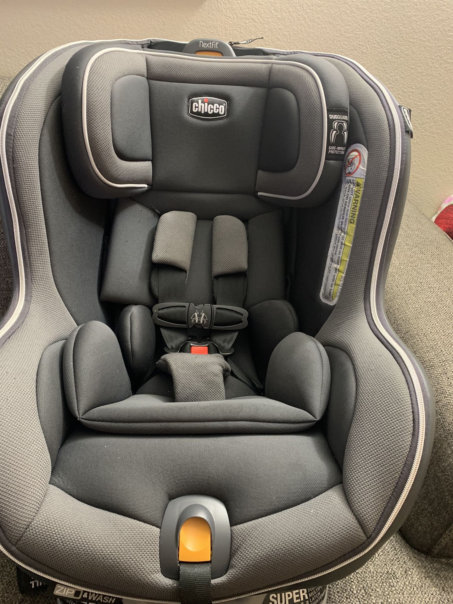 Chicco NextFit Zip Convertible Car seat 