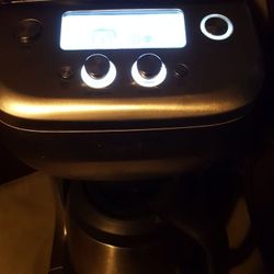 BREWVIle Cofee grainder and maker