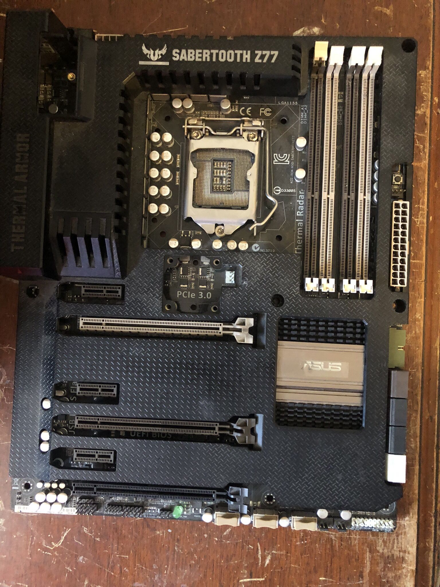 ASUS SABERTOOTH Z77