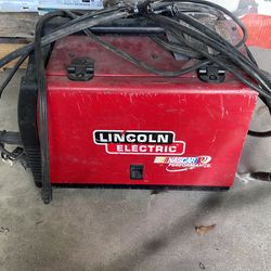 Lincoln Electric Weld-Pak 140 HD wire-feed welder.