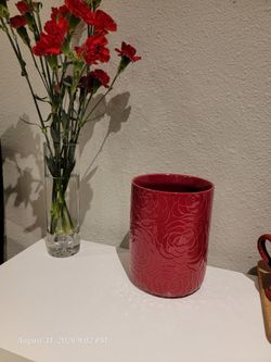 Ceramic Red Rose Embossed Decor Planter