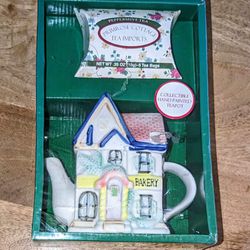 Primrose Cottage Tea Collectible Hand Painted Teapot Peppermint Bakery House New