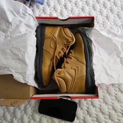 Nike Monoa