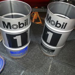 Two 16 Gallon Metal Drums With Lids , Great For Garage  Or Car  Guy. $$70.00  For Both 