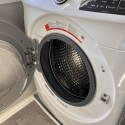 GE Washing Machine 5 cu mFt Like New less than two years old