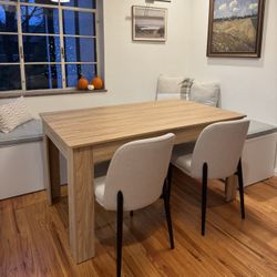 Extendable Dinning table 