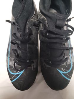 nike mercurial Md youth soccer cleats, Size 5Y