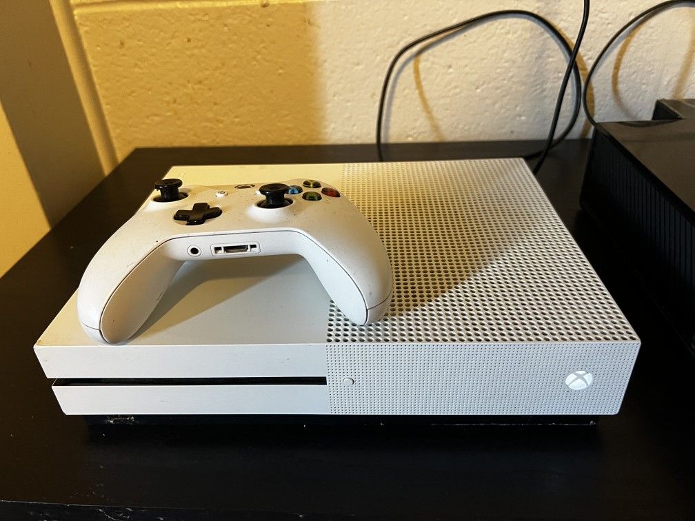 Xbox One S / Clean