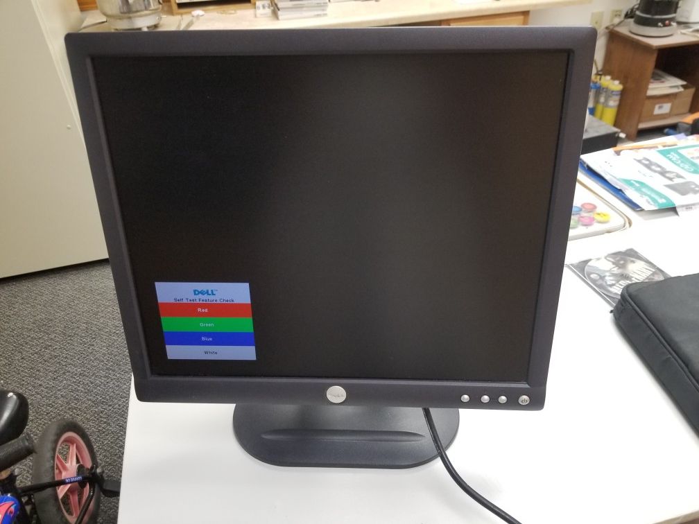 Dell 19" color computer monitor
