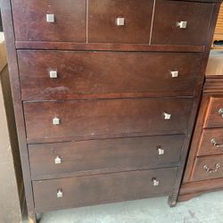 ☘️S0LID WOOD BEDROOM FURNITURE: CHEST, DRESSER, NIGHTSTAND☘️