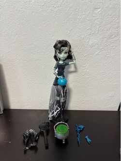Monster High Frankie Stein 1st Generation with all of her accessories