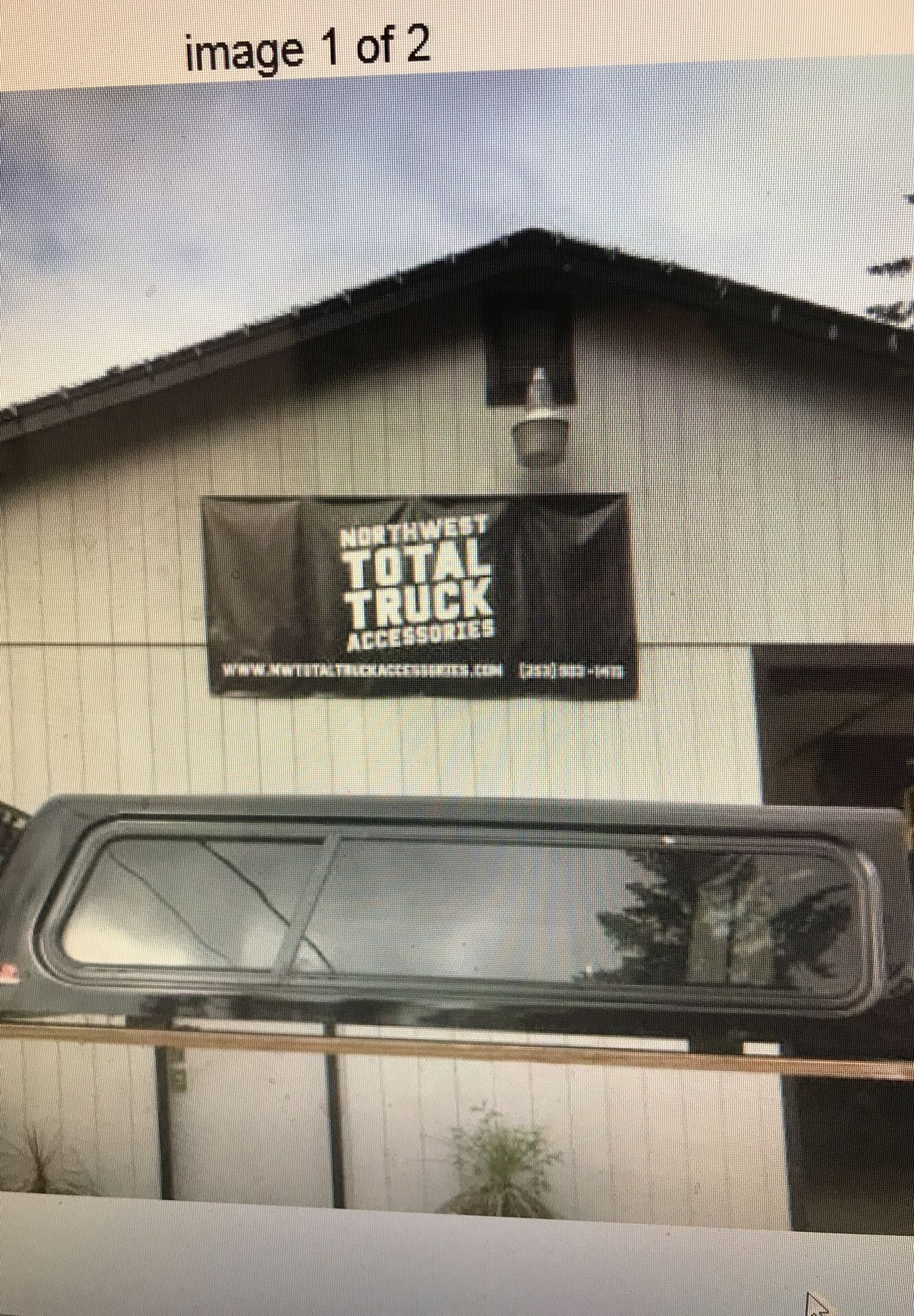 Toyota Tacoma 05-15 6ft bed black canopy