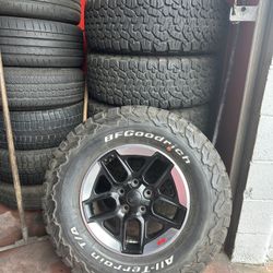 Jeep Wrangler JL Gladiator JT Rubicon Wheels And BFGoodrich KO2 285/70R/17 Tires (5)