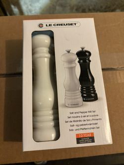 Le Creuset Salt & Pepper Grinder Mill 