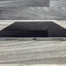 iPad Pro 6th Gen
(2022)
12.9"
M2 Chip
512GB