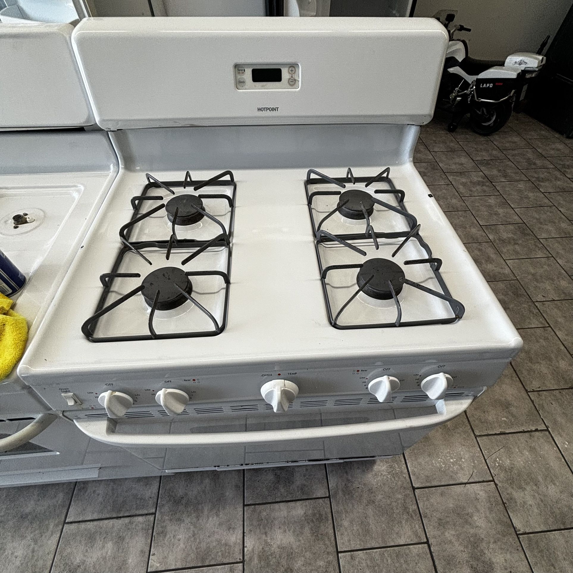 Hotpoint 4 Burner Stove