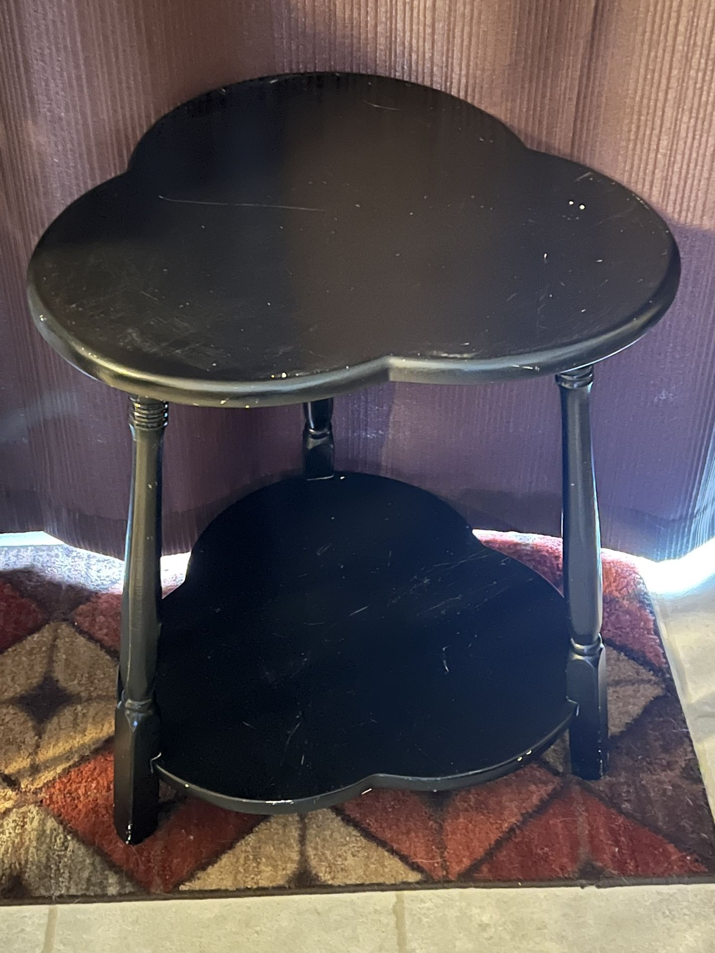 Black clover-shaped end table with two tiers