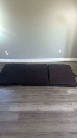 Foldable futon mat