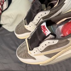 Travis Scott x Jordan 1 Low Reverse Mochas Men’s US SIZE 9