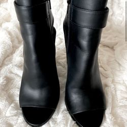 Vince. By Vince Camuto Chic Black Leather Exposed Heel Ankle Boots Size 6.5