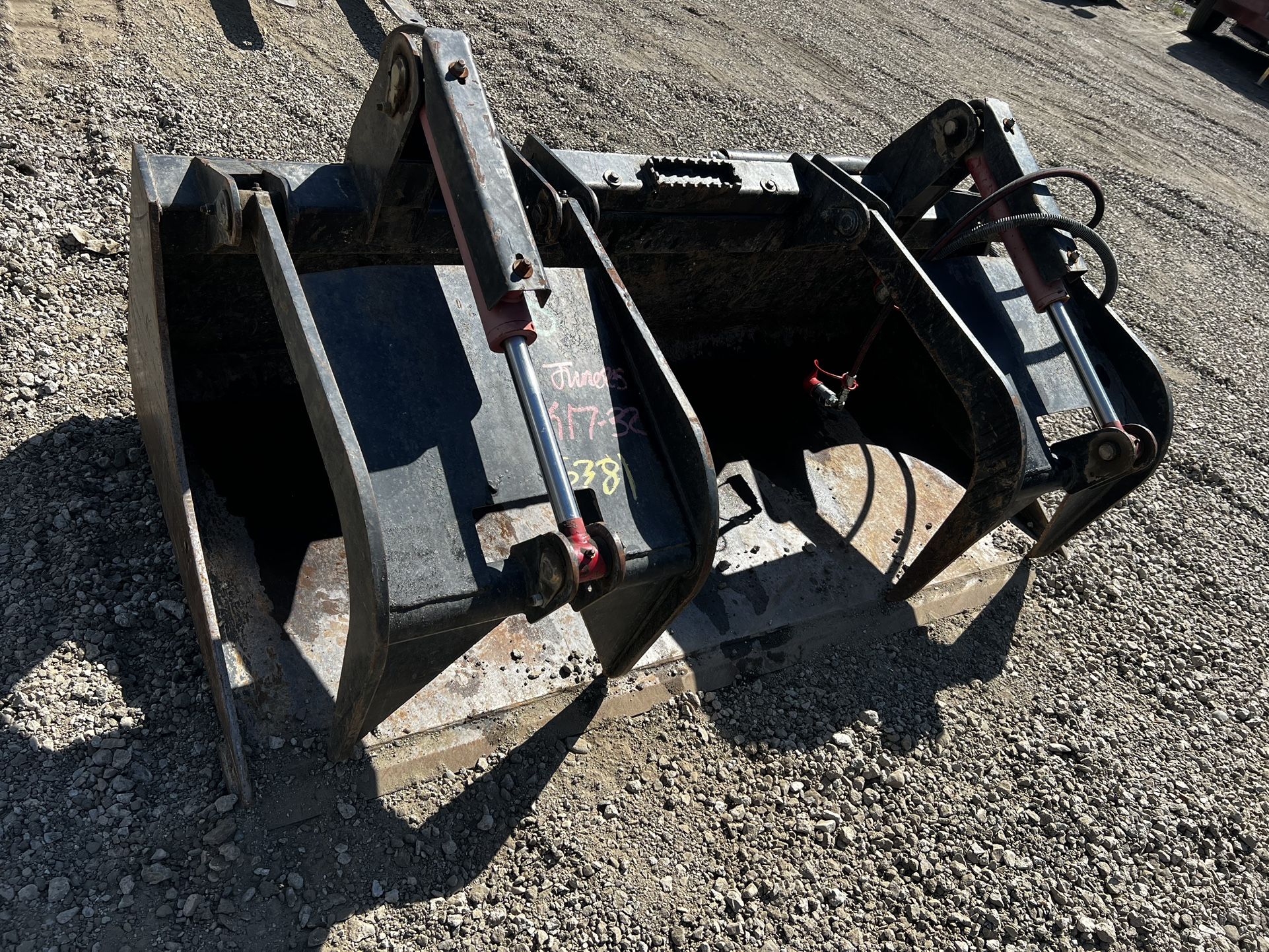 Grapple Bucket 74” Heavy Duty Commercial Bucket Skid Steer Attachment Bobcat Attachment