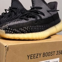 Adidas Yeezy Boost 350 v2 Natural size 10.5 brand new