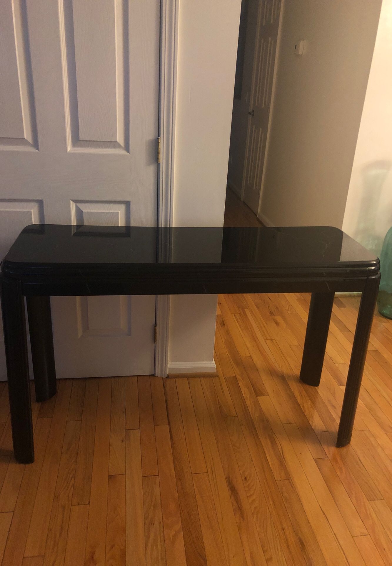 Console table . Good condition